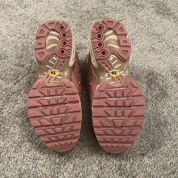 Nike Air Max Plus (Woman’s) - Picture 10 of 10
